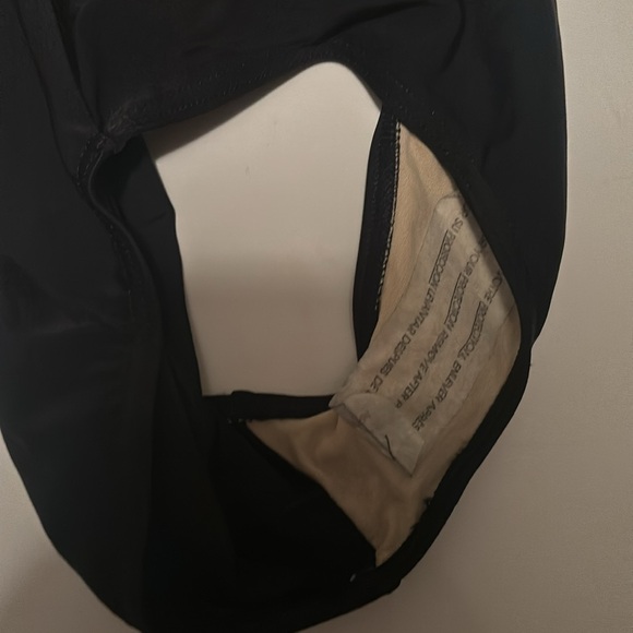 NWT Krista Black Bottom Floral Top One Piece Swimsuit Bathing Suitt Size 12 - Picture 2 of 3